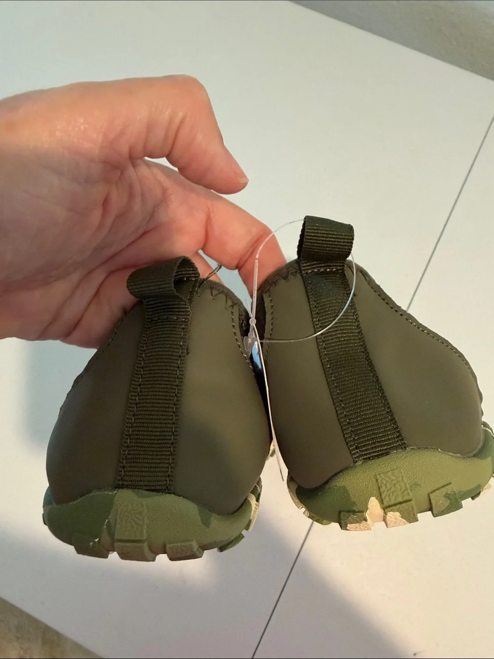 Army Green Men’s Water Shoes size 10